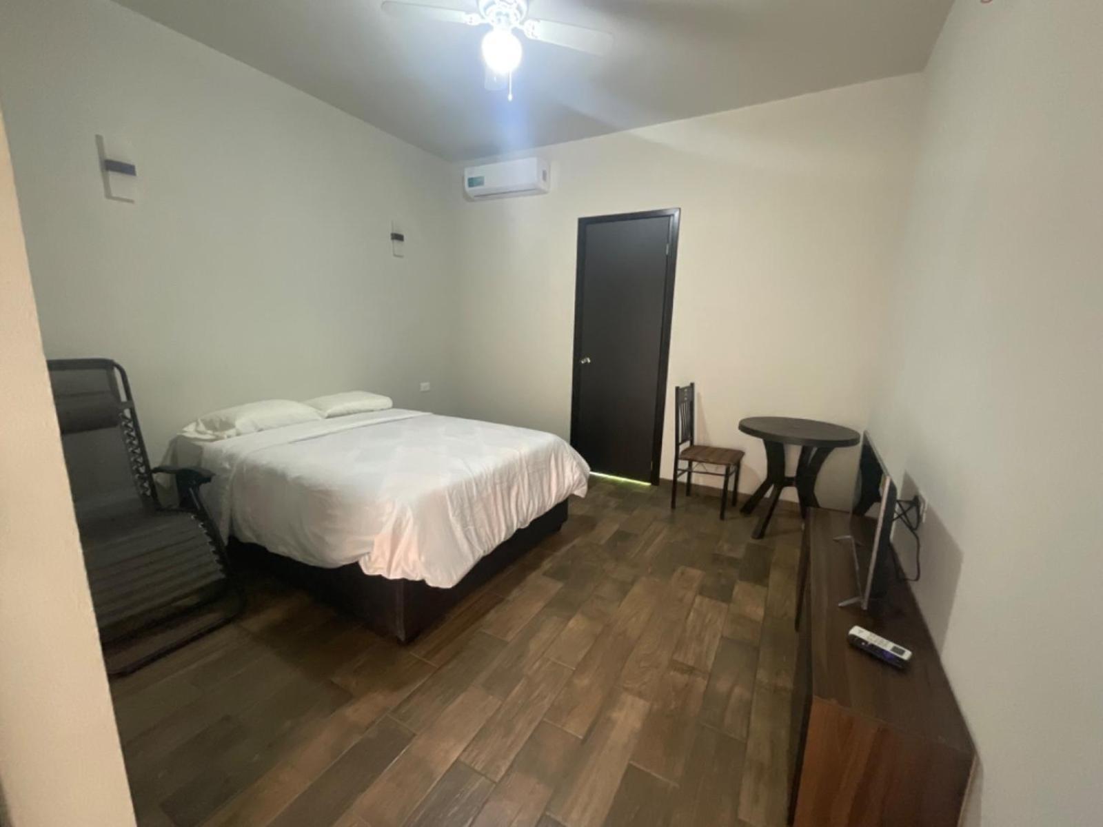 Hotel & Hostal 230 Валядолид Екстериор снимка