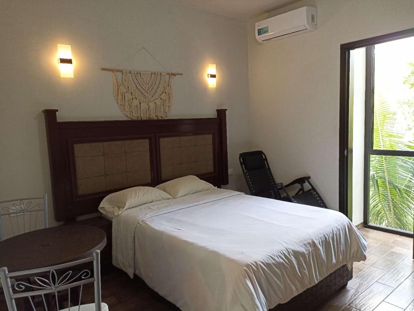 Hotel & Hostal 230 Валядолид Екстериор снимка